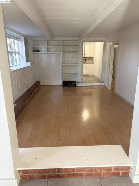 1024 Elsinore Ave, Oakland CA: https://media.crmls.org/mediaz/c3824a97-8ad6-446c-bc3b-ace0a2470350.jpg