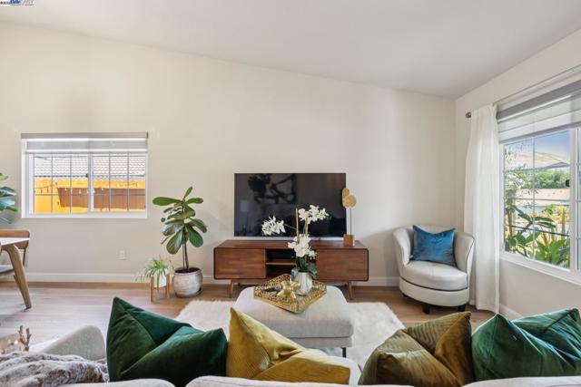 5408 La Salle Way, Vallejo CA: https://media.crmls.org/mediaz/c3825f6e-6c05-473c-a528-e807b8d79255.jpg
