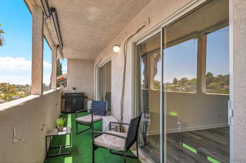 https://media.crmls.org/mediaz/c3828a76-789c-4b2a-8ee3-d94c83f817b6.jpg?preset=X-Large
