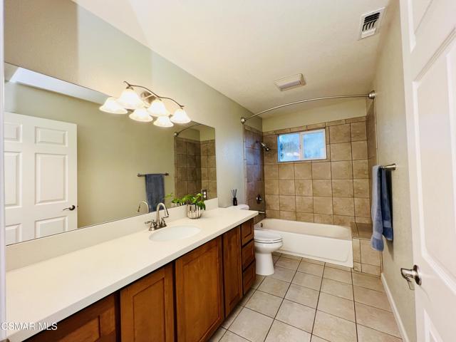 197 Creekside Circle, Sacramento CA: https://media.crmls.org/mediaz/c382b476-6fb9-4e06-bedf-bff612768817.jpg