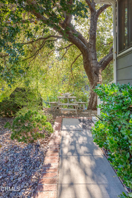 354 Glenullen Drive, Pasadena CA: https://media.crmls.org/mediaz/c382b7cf-9bf5-4bd7-a4b3-1af5ed38affd.jpg
