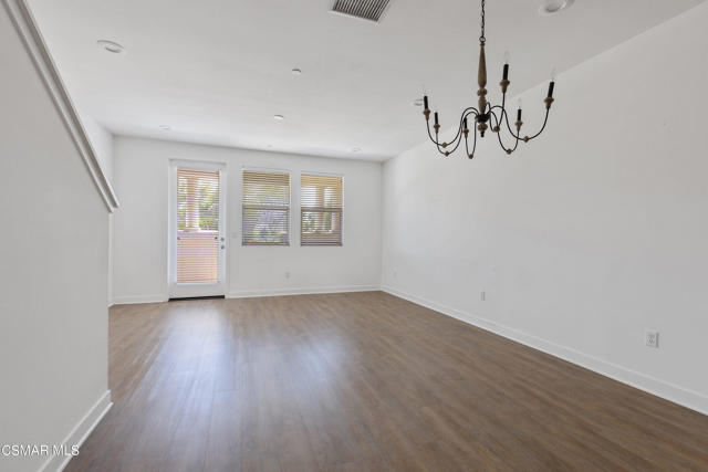 89 Jensen Court, Thousand Oaks CA: https://media.crmls.org/mediaz/c3835c02-854f-47f5-92ec-eb579d0c5e8d.jpg