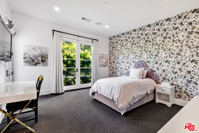 1600 Clear View Drive, Beverly Hills, California 90210, 5 Bedrooms Bedrooms, ,6 BathroomsBathrooms,Single Family Residence,For Sale,Clear View,23303544