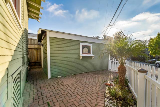 4194 Stephens, San Diego CA: https://media.crmls.org/mediaz/c3836e0e-904a-47e0-a071-852d0b42ea5f.jpg