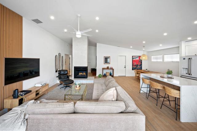 51605 Avenida Carranza, La Quinta CA: https://media.crmls.org/mediaz/c383a6da-01a9-44c2-b969-46a9f69475a1.jpg