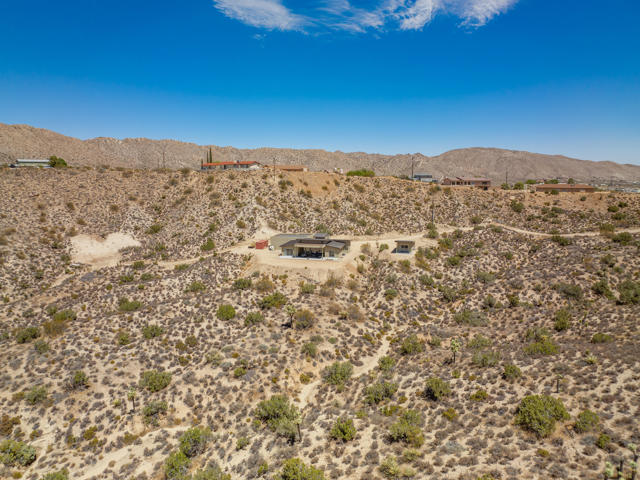 7852 Pinon Drive, Yucca Valley CA: https://media.crmls.org/mediaz/c383b3dc-6705-49b6-9a10-2005d1124237.jpg