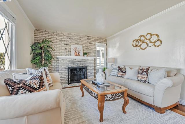 10500 Byron Ave, Oakland CA: https://media.crmls.org/mediaz/c383d66d-ab2f-46a3-9043-61086dc8b1c4.jpg