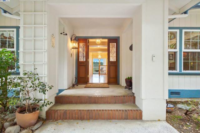 3565 Star Ridge Rd, Hayward CA: https://media.crmls.org/mediaz/c3840b34-e473-429d-9b33-cf5c2811fae3.jpg