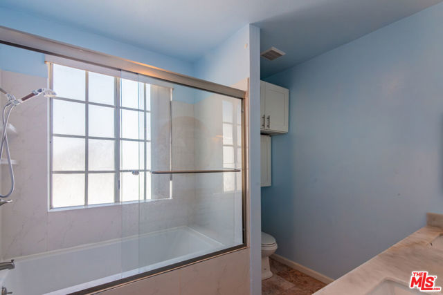 458 N Oakhurst, Beverly Hills CA: https://media.crmls.org/mediaz/c3840f88-39ca-4844-9fb8-0ddf711716f6.jpg