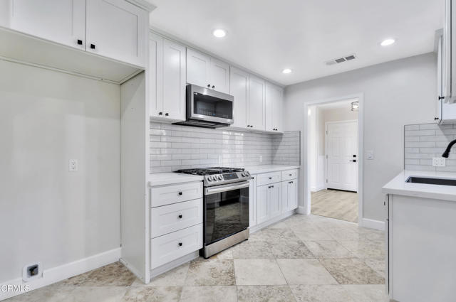 Detail Gallery Image 7 of 30 For 827 Parkman Dr, La Canada Flintridge,  CA 91011 - 4 Beds | 3 Baths