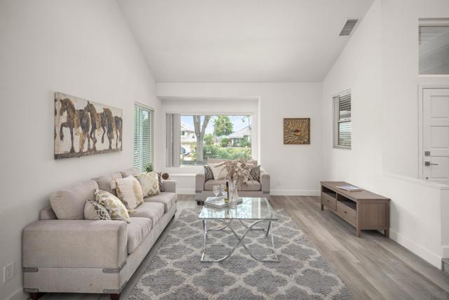 13358 Twin Circle Ct, Poway CA: https://media.crmls.org/mediaz/c3847153-3deb-4e47-ace7-6acbc5d8d2c5.jpg