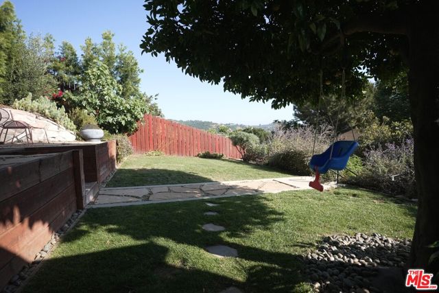 441 N Avenue 52, Los Angeles CA: https://media.crmls.org/mediaz/c38472e6-9cce-4c33-ae6f-c1dabff8ee6e.jpg