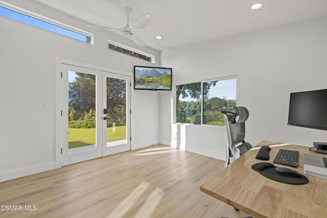 911 Vivian Circle, Newbury Park CA: https://media.crmls.org/mediaz/c38498be-53ef-4669-bd18-869832e04514.jpg