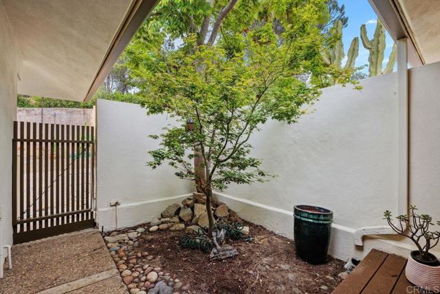 1859 Zapo Street, Del Mar CA: https://media.crmls.org/mediaz/c384a851-078a-4c68-a78d-7e12cc211a2e.jpg