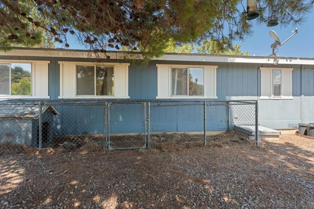 3511 Lakeview Dr, Julian CA: https://media.crmls.org/mediaz/c384b576-a7df-44d4-90a6-20aa02c03705.jpg