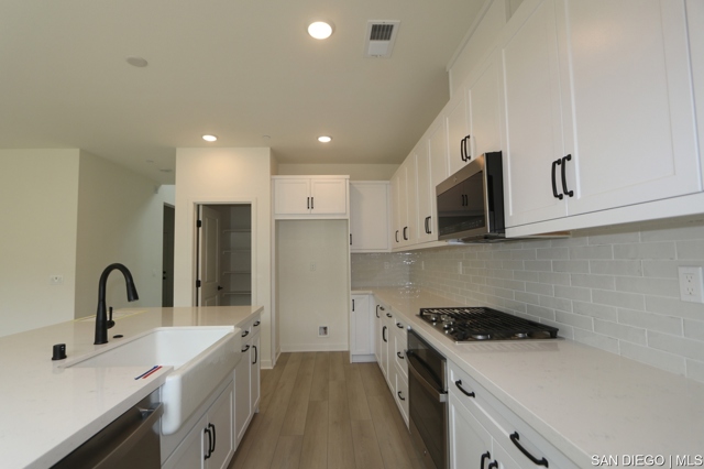 637 Meadowood ST, Fallbrook CA: https://media.crmls.org/mediaz/c3854f24-deda-4309-9339-637aeb99e279.jpg