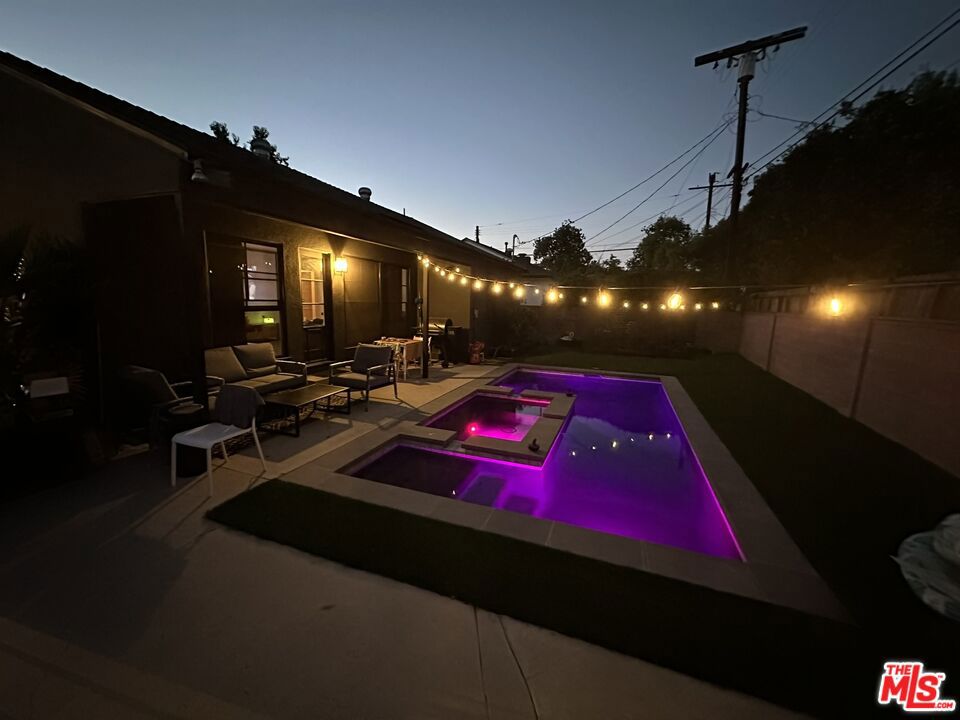 https://media.crmls.org/mediaz/c3857dc8-069b-4406-ae35-93b2e20c48ac.jpg?preset=X-Large