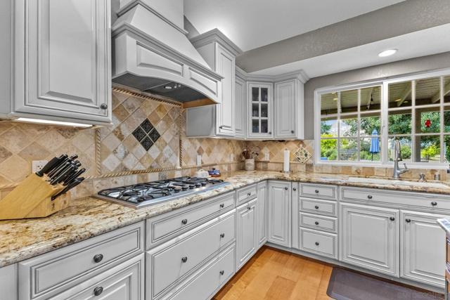 3445 Lomas Serenas Dr, Escondido CA: https://media.crmls.org/mediaz/c3858320-d4cb-4ea8-a8ca-92032b4c9413.jpg