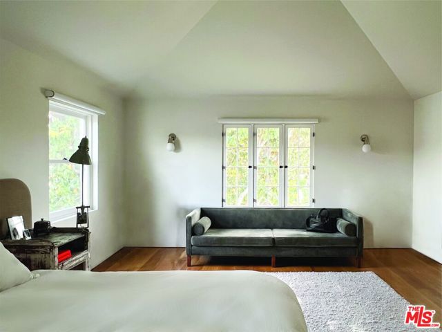 546 N Mccadden Place, Los Angeles CA: https://media.crmls.org/mediaz/c385b35b-198b-41e0-b3a8-201da6ee221a.jpg