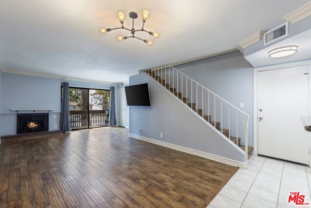 15215 Magnolia Boulevard, 131 photo 8