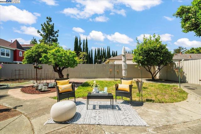 41351 Fremont Blvd, Fremont CA: https://media.crmls.org/mediaz/c3874576-ff9e-42e4-9f62-52e00cad485f.jpg