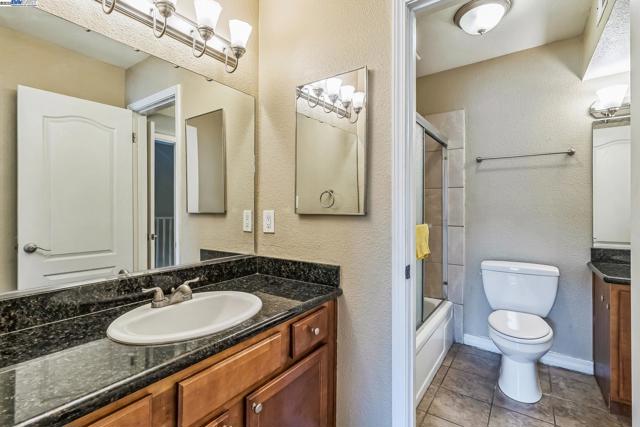 7166 N Fruit Ave, Fresno CA: https://media.crmls.org/mediaz/c3879b4a-7429-4421-be2b-f939a21d219a.jpg