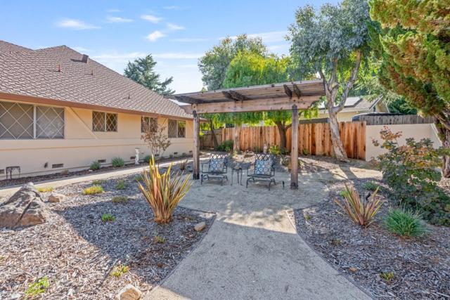 35 Rays Circle, Hollister CA: https://media.crmls.org/mediaz/c3886368-0182-4187-be3e-9ffbcdc09820.jpg