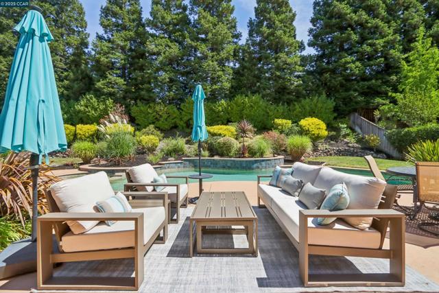 132 Victoria Pl, Danville CA: https://media.crmls.org/mediaz/c389789c-8a2e-4a24-b65d-8c7a931b56b9.jpg