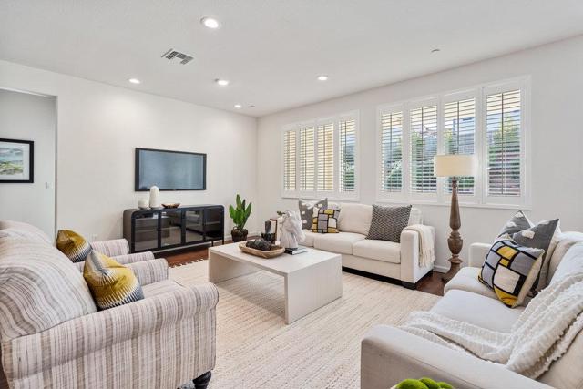 20 Hospital Road, Hollister CA: https://media.crmls.org/mediaz/c38986a9-a0c7-4184-9696-e87853ac99e2.jpg