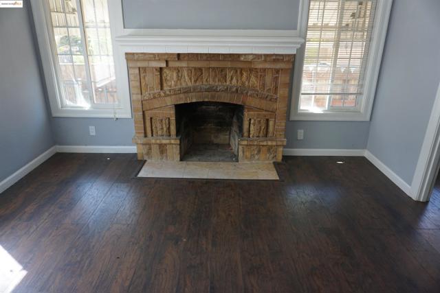 2531 Ritchie St, Oakland CA: https://media.crmls.org/mediaz/c389b0d1-9b09-42cc-b7bc-e73b913a460d.jpg