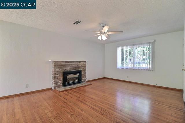 2465 Buena Vista Ave, Walnut Creek CA: https://media.crmls.org/mediaz/c389c14e-671b-4e2f-b404-5012a50d0295.jpg