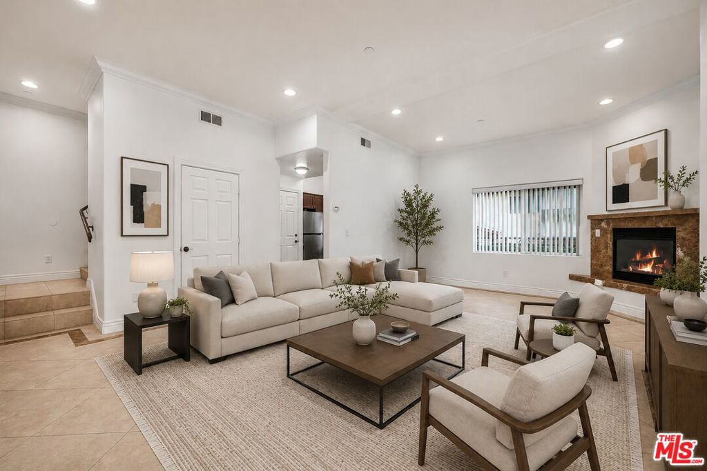 7338 Balboa Boulevard #6