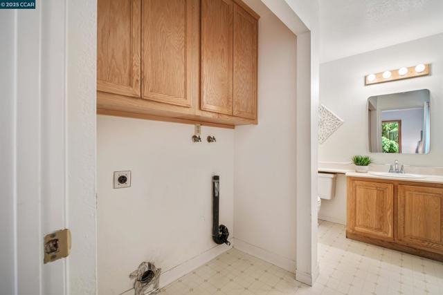 232 Jewel Terrace, Danville CA: https://media.crmls.org/mediaz/c38a1084-7624-4401-8eac-9e749b35ada9.jpg