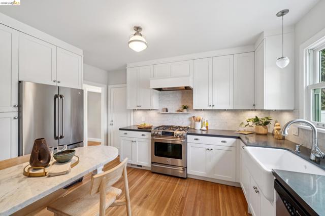 Image 19 of 46 For 741 Grosvenor Pl