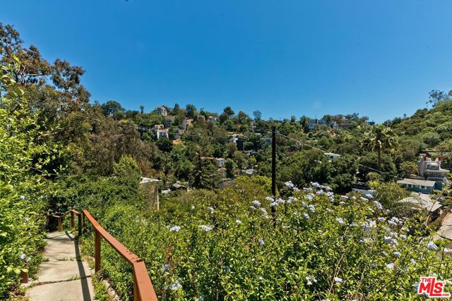 8305 Yuma Place, Los Angeles CA: https://media.crmls.org/mediaz/c38a34ac-c116-4d0b-94c8-dcc04fb5f7b9.jpg
