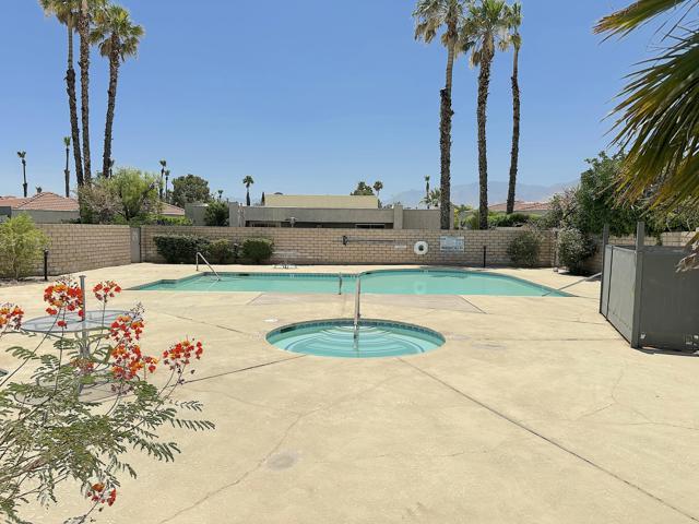 1262 Sunflower N Circle, Palm Springs CA: https://media.crmls.org/mediaz/c38b3251-e78d-4b2f-bdfc-323425ffa94e.jpg
