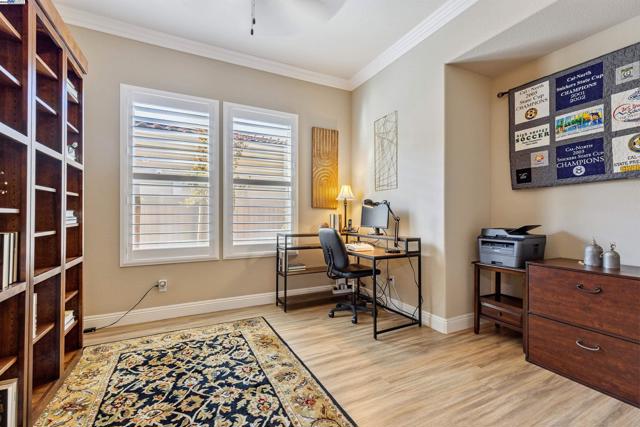 1748 Veneto Ln, Brentwood CA: https://media.crmls.org/mediaz/c38c06e8-d060-4934-9f9d-6454bb30be11.jpg