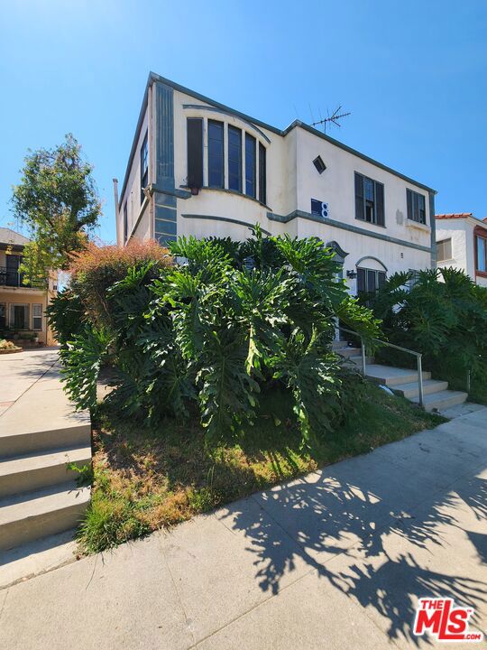 339 N Gardner Street, Los Angeles CA: https://media.crmls.org/mediaz/c38c63df-c869-4871-9442-8faf178866fe.jpg