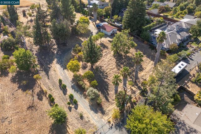 1051 Tilley Cir, Concord CA: https://media.crmls.org/mediaz/c38c8e0e-0252-414a-84a0-722852a408de.jpg