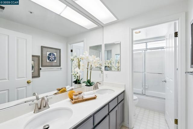 30300 Meridien Cir, Union City CA: https://media.crmls.org/mediaz/c38cb110-00ce-4fc7-b2fc-c41e3ee29da5.jpg