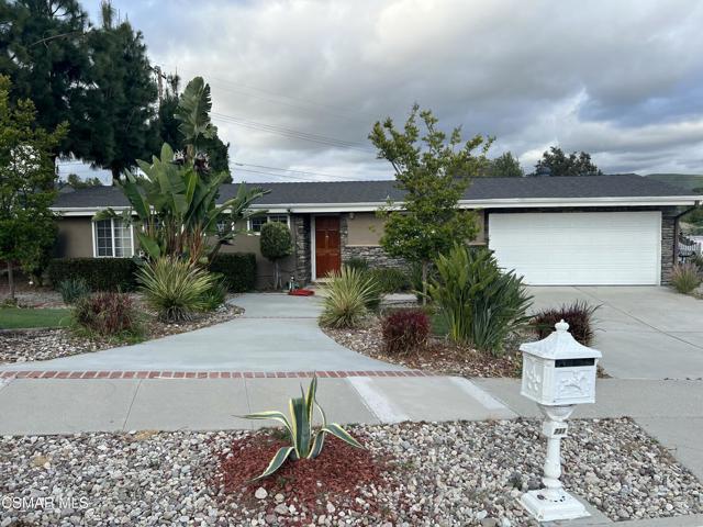 731 Tudor Circle, Thousand Oaks CA: https://media.crmls.org/mediaz/c38cd2f5-6c98-49d3-9a7a-c4c5ca51c95a.jpg