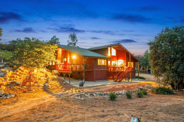 2410 Mount Elena Way, Jamul CA: https://media.crmls.org/mediaz/c38d25e6-f06f-41e9-98ab-0da5e9f0e884.jpg