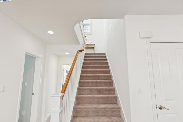 5 Cornelius Sq, Alameda CA: https://media.crmls.org/mediaz/c38d558f-ca4d-4460-8807-5dea711e98df.jpg