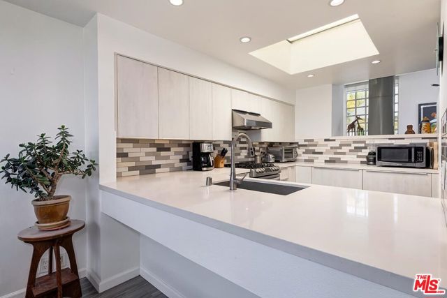 2336 28th Street, Santa Monica CA: https://media.crmls.org/mediaz/c38d7495-7c9b-4ab4-806a-35c1bf696285.jpg