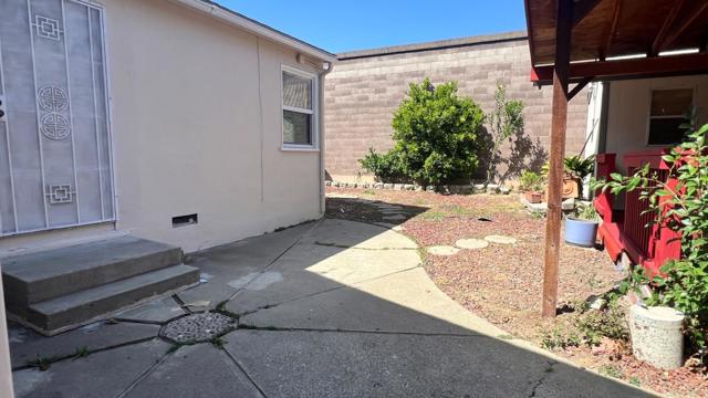 15958 Via Descanso, San Lorenzo CA: https://media.crmls.org/mediaz/c38da7ee-ffe7-4470-a655-0126bd0554b8.jpg