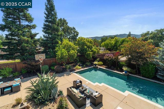 221 El Sobrante Dr, Danville CA: https://media.crmls.org/mediaz/c38ddd5c-a4c2-4173-b1af-753553300260.jpg