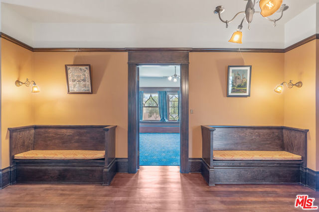 1049 Elden Avenue, Los Angeles CA: https://media.crmls.org/mediaz/c38edfb7-707d-42fe-b07c-cdd43fab2312.jpg