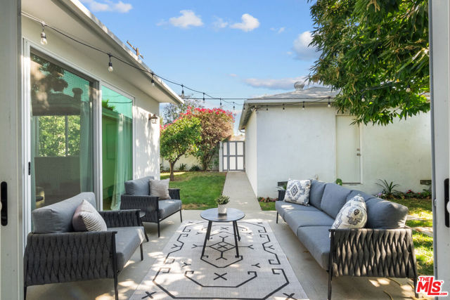 16820 Mccormick Street, Encino CA: https://media.crmls.org/mediaz/c38f00e9-5c80-4e8c-818e-d62d0d10c7a6.jpg
