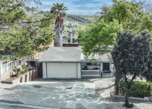 4864 Snow Drive, San Jose CA: https://media.crmls.org/mediaz/c38f10da-f23c-4db9-a105-aca3aa9f3ad7.jpg
