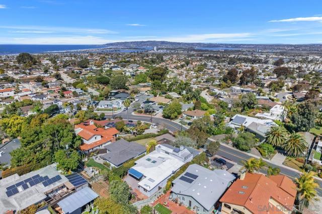 4027 Narragansett Ave, San Diego CA: https://media.crmls.org/mediaz/c38f2ad6-e2c8-4d13-a7cb-37edadf28eb4.jpg